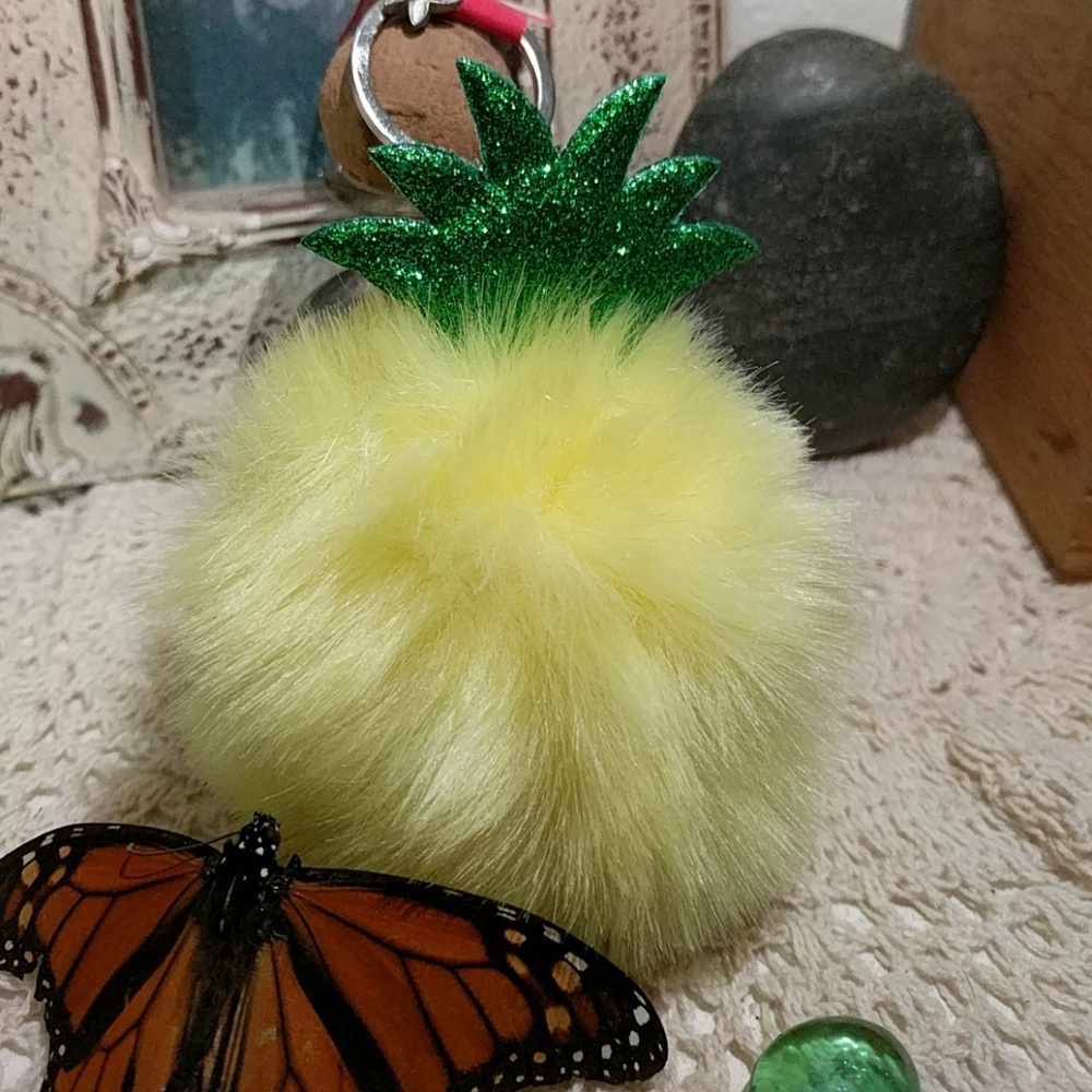 NWT New Pineapple 🍍Yellow Pom Pom Key Chain.